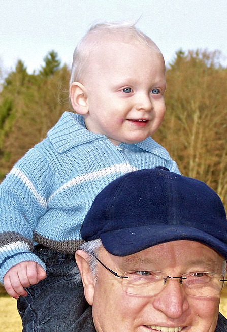 Pass Wealth to Your Children: grandpa and grandchild